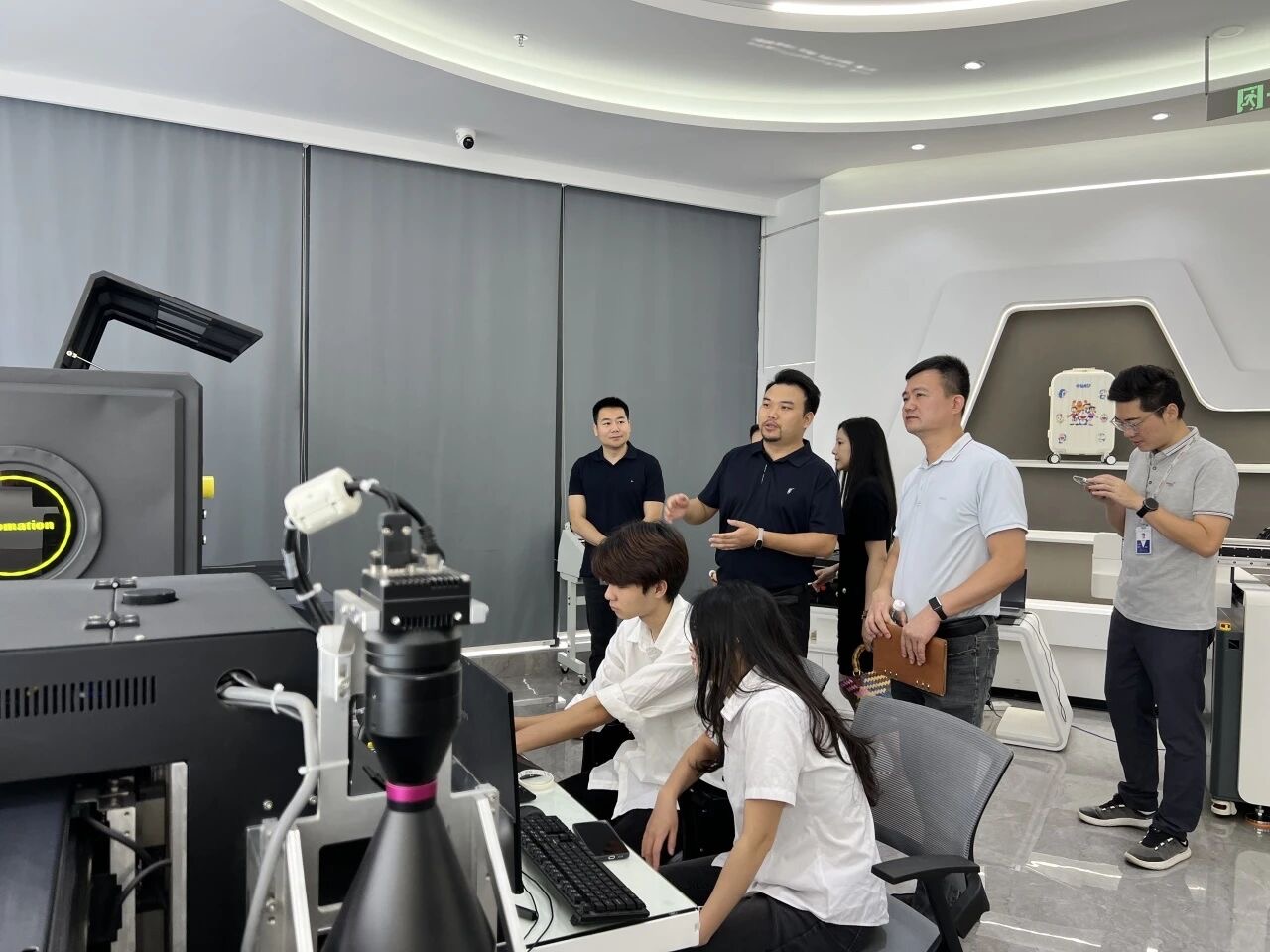 深化校企合作，共促創(chuàng)新發(fā)展——東莞理工學院科創(chuàng)院與鳳崗鎮(zhèn)政府走訪京東智谷松普智能(圖5)